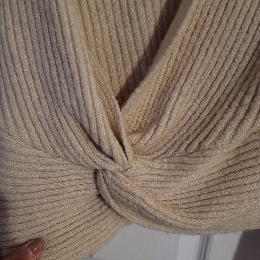 Sweater With Open Back - Picture 4 of 4